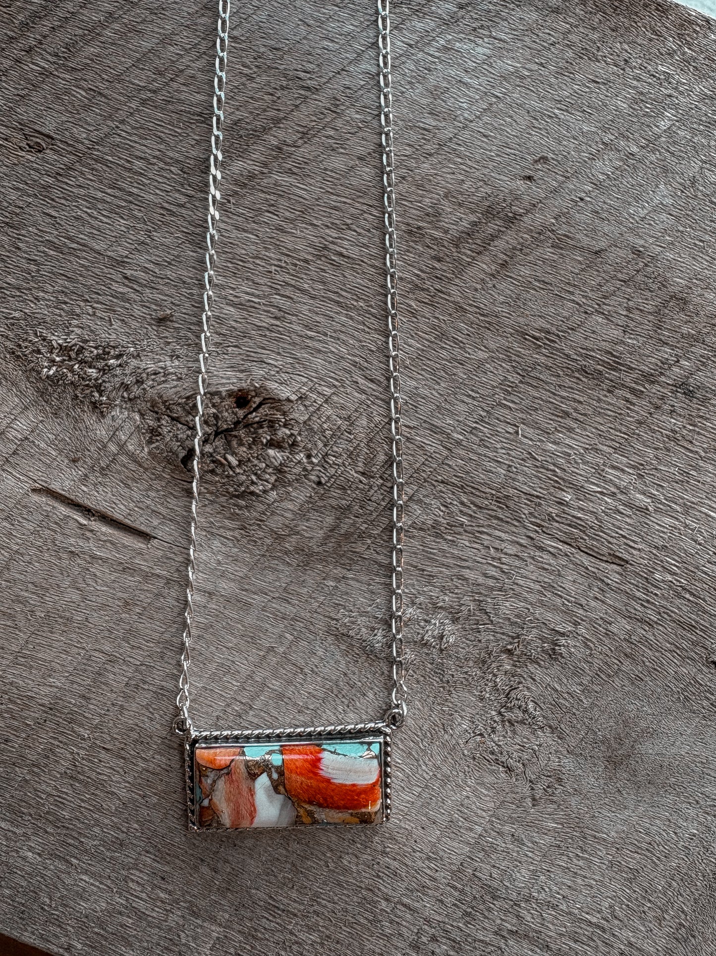 Spiny Oyster Mojave Bar Necklace