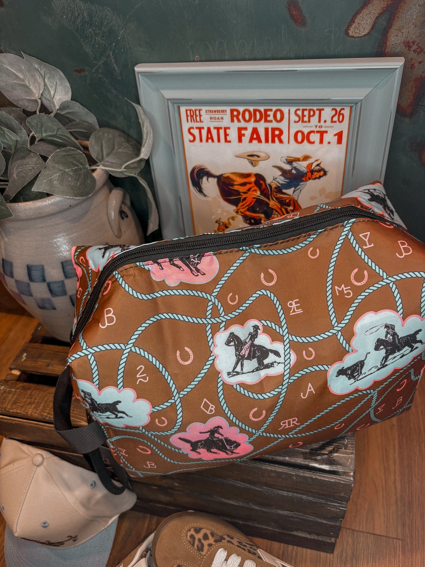 Woah Bronc Travel Cube