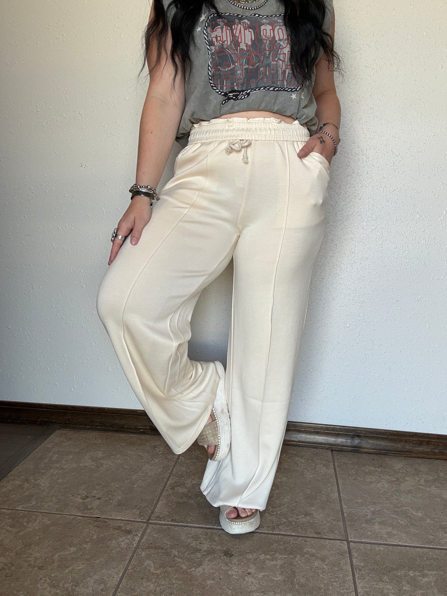 The Cabin Cowgirl Sweatpants *Cream