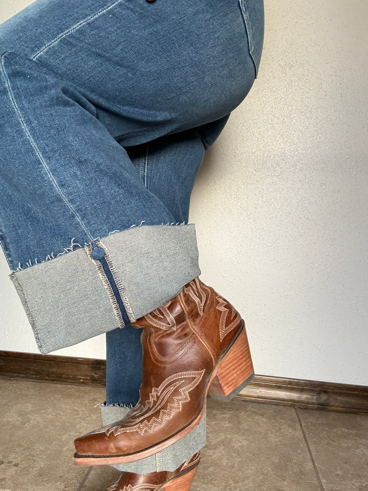 INSEAM TRANSFORM HIGH RISE TUMMY CONTROL A-WIDE JEANS: Dark wash