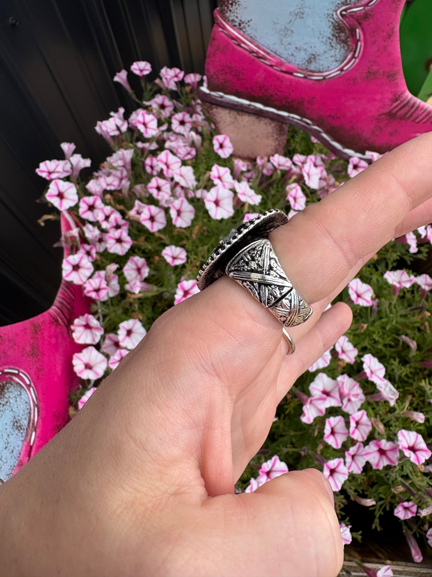 Western Flower Engraved Stretchy Ring