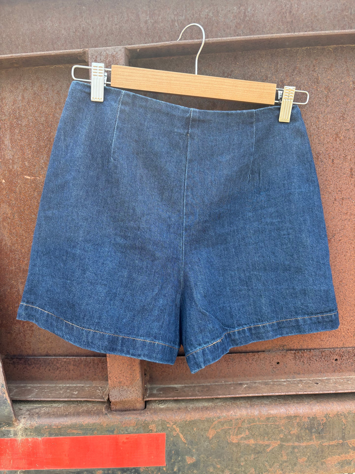 GOLD BUTTON  DENIM MINI SKORT