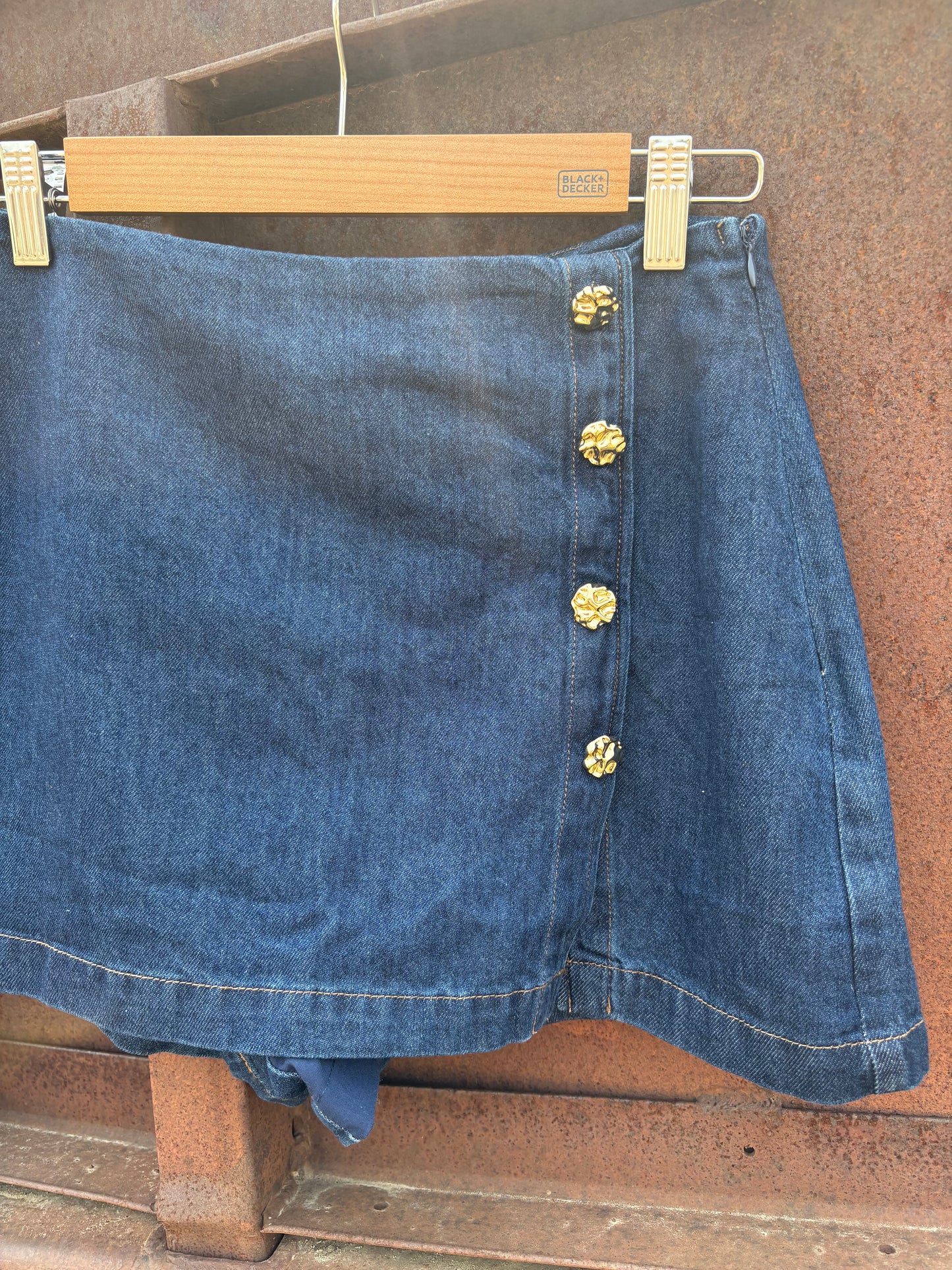 GOLD BUTTON  DENIM MINI SKORT