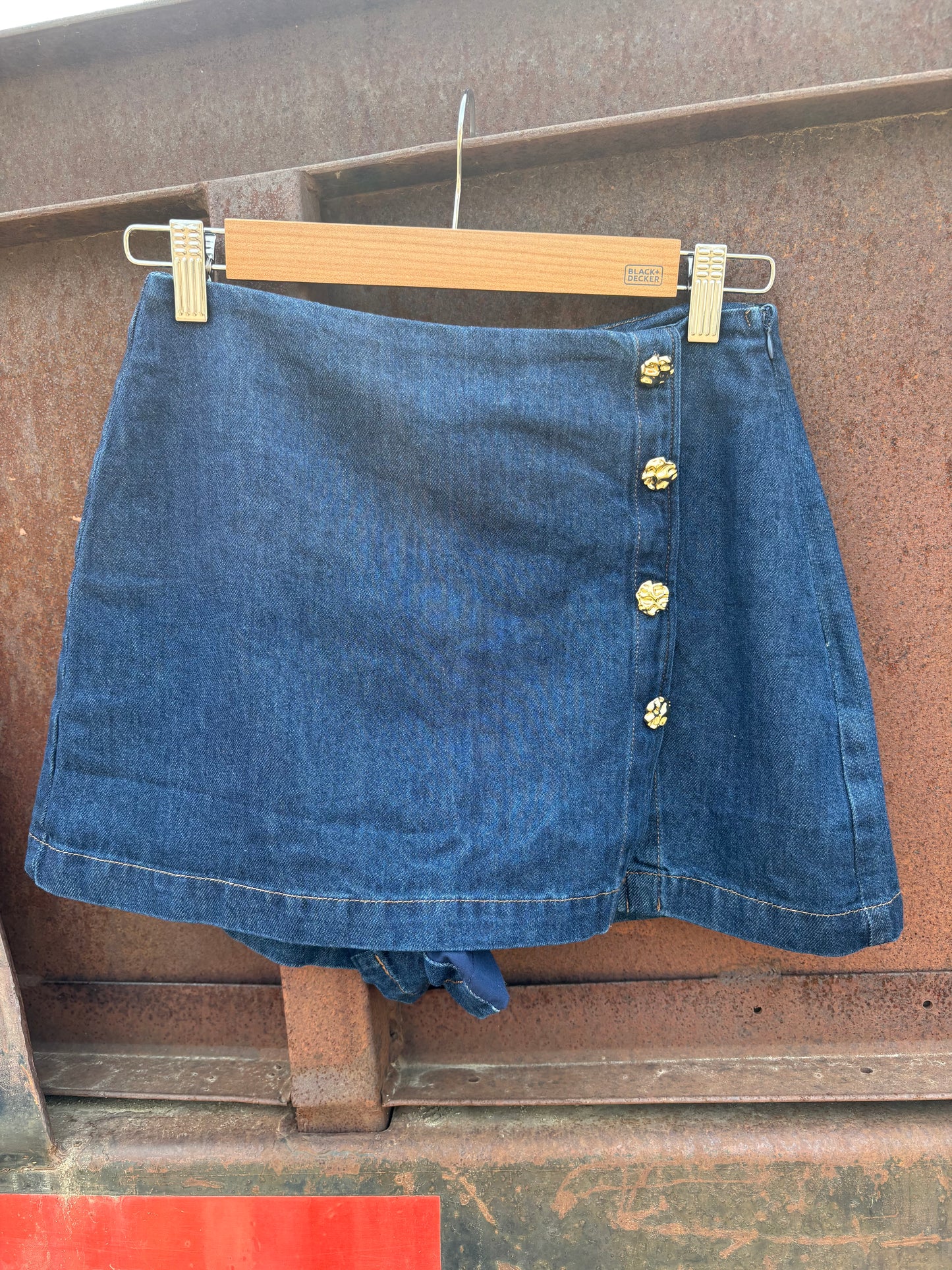 GOLD BUTTON  DENIM MINI SKORT