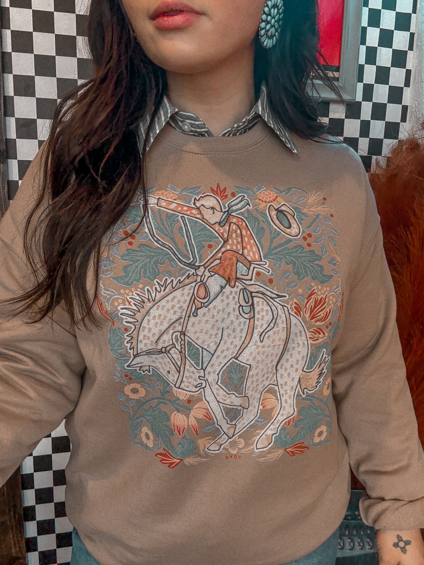 XOXO Art William Morris Bronc Pullover