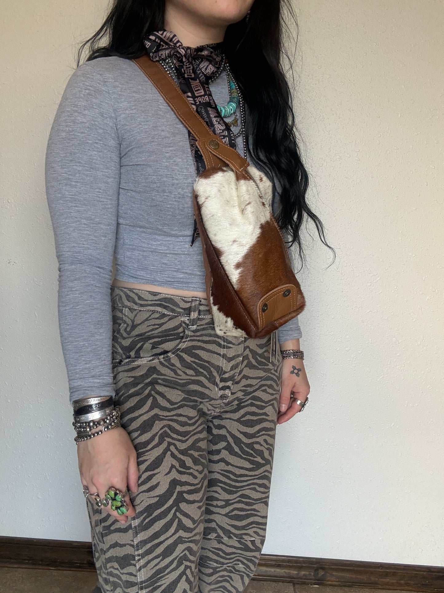 The Ranch Sling Bag *Brown & White