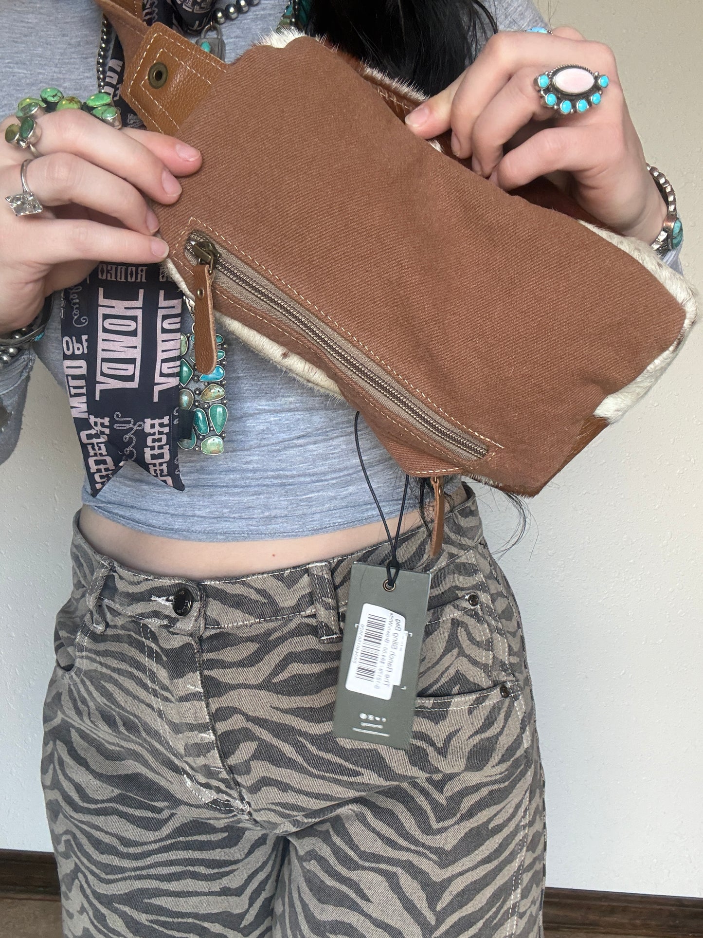 The Ranch Sling Bag *Brown & White