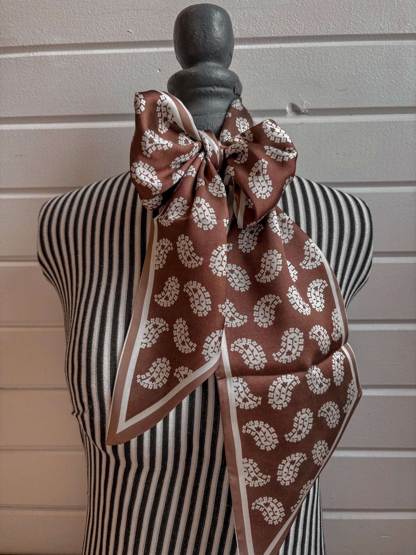 Brown & White Twilly