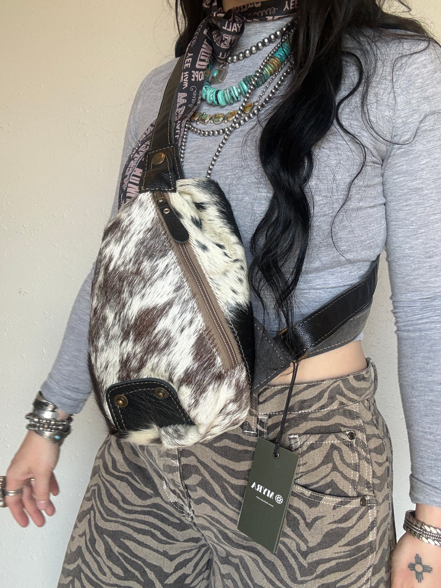The Ranch Sling Bag *Black & White