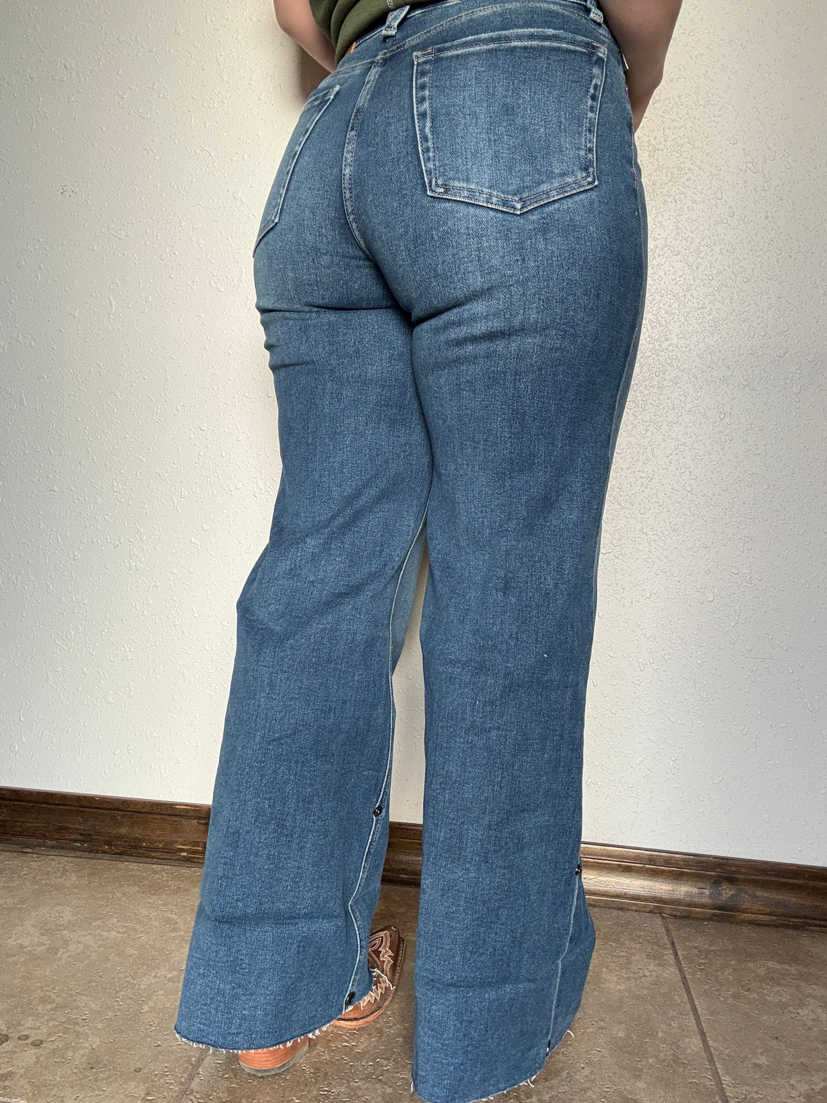 INSEAM TRANSFORM HIGH RISE TUMMY CONTROL A-WIDE JEANS: Dark wash
