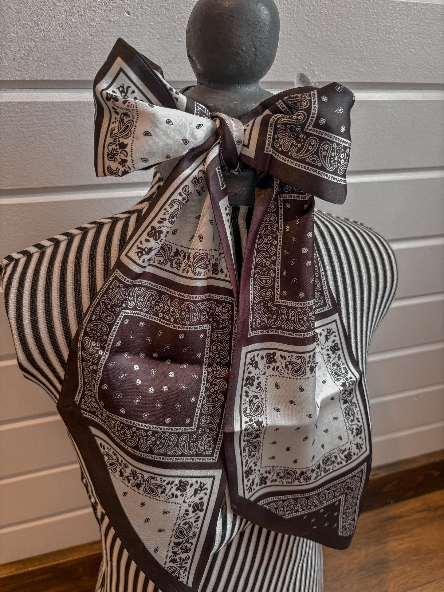 Black Bandanna Twilly