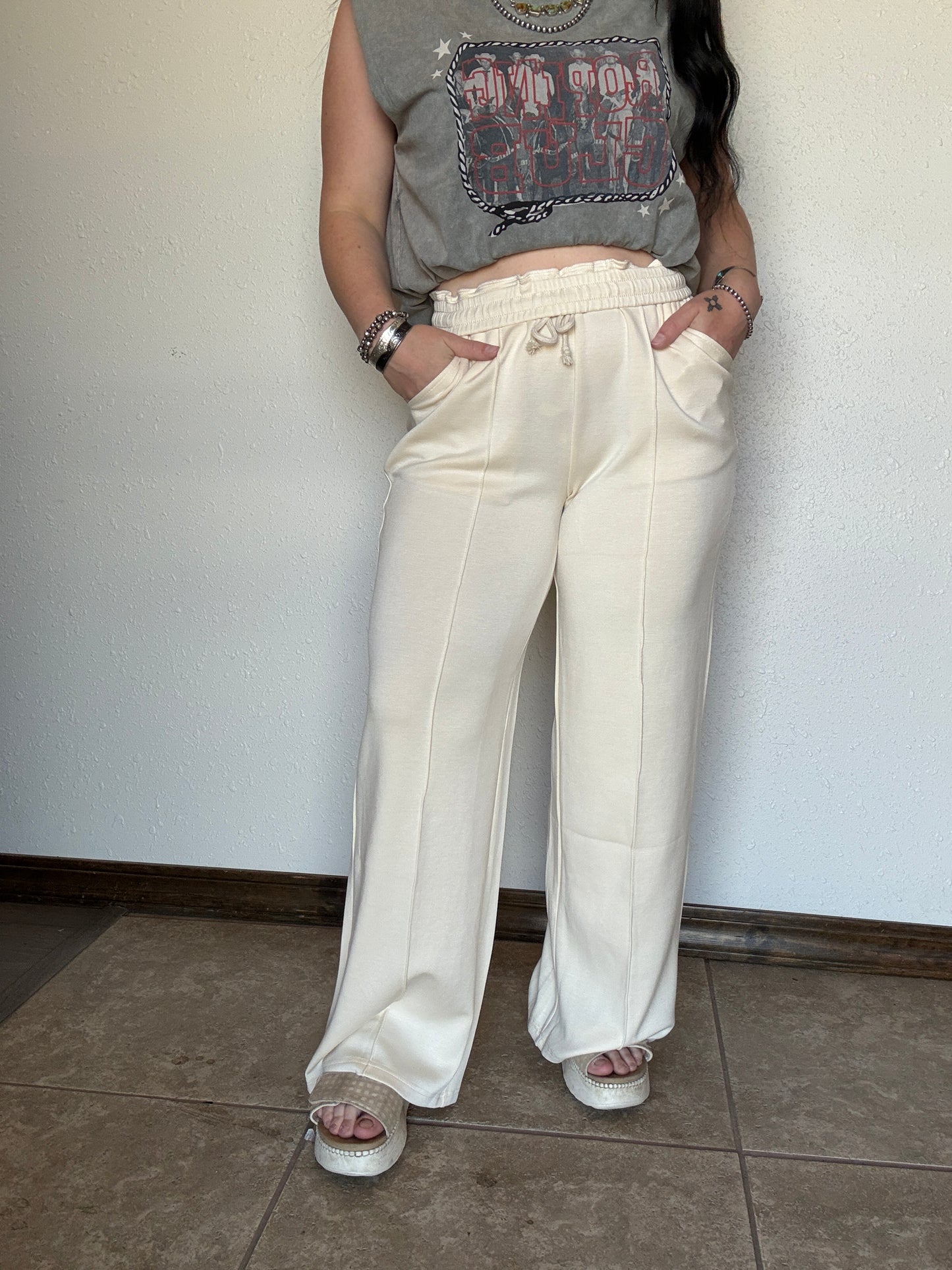 The Cabin Cowgirl Sweatpants *Cream