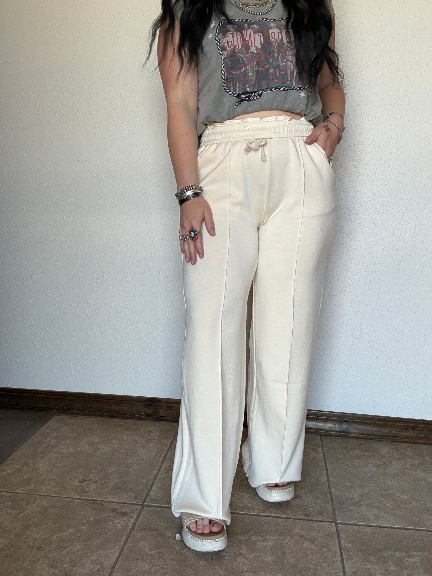 The Cabin Cowgirl Sweatpants *Cream