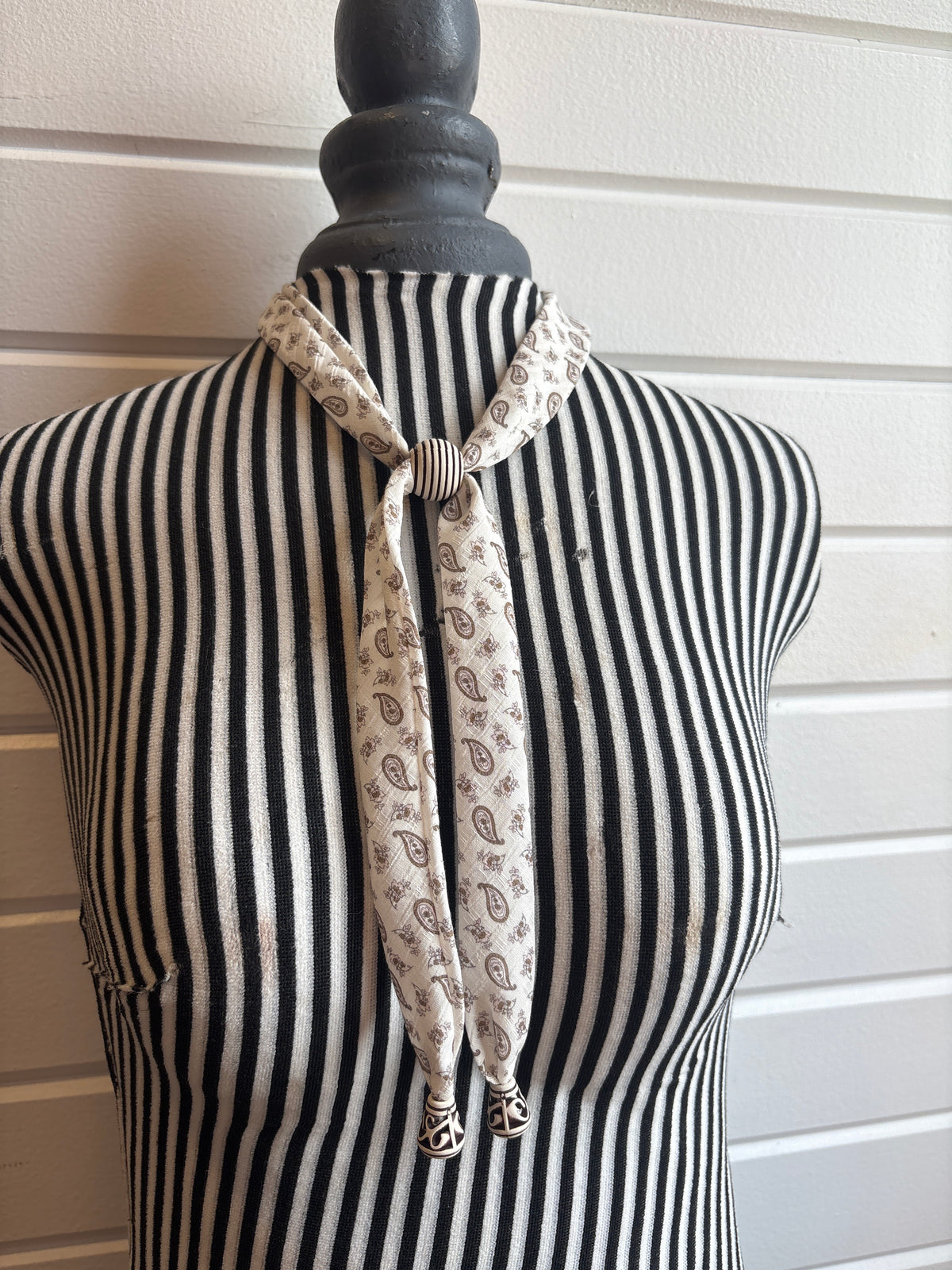 Cream Paisley Beaded Twilly