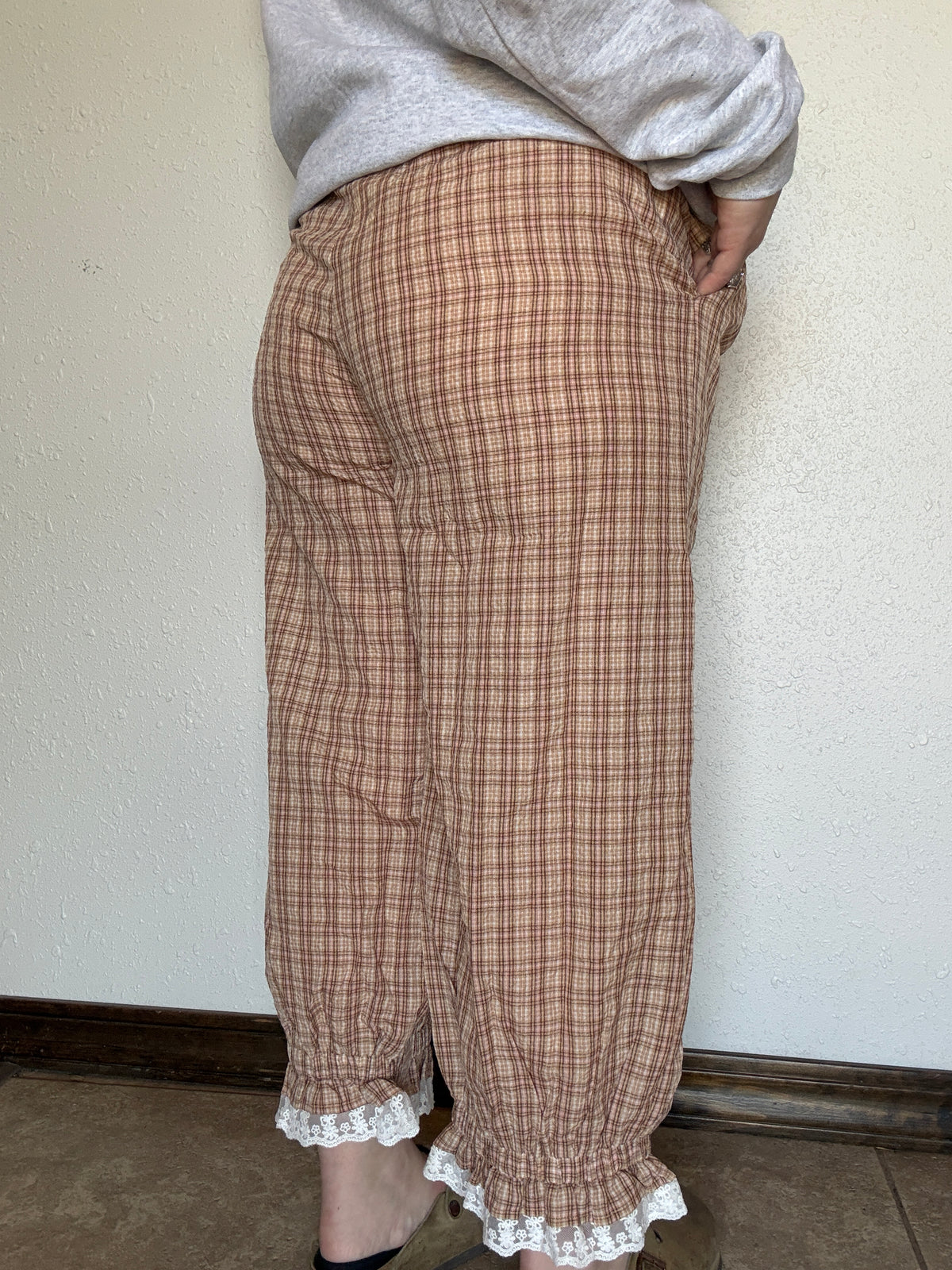 The Bruno Ruffle Pant *Taupe