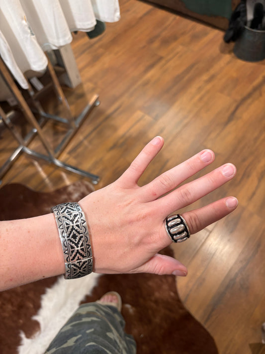 Western Bubble Textured Stretch Ring