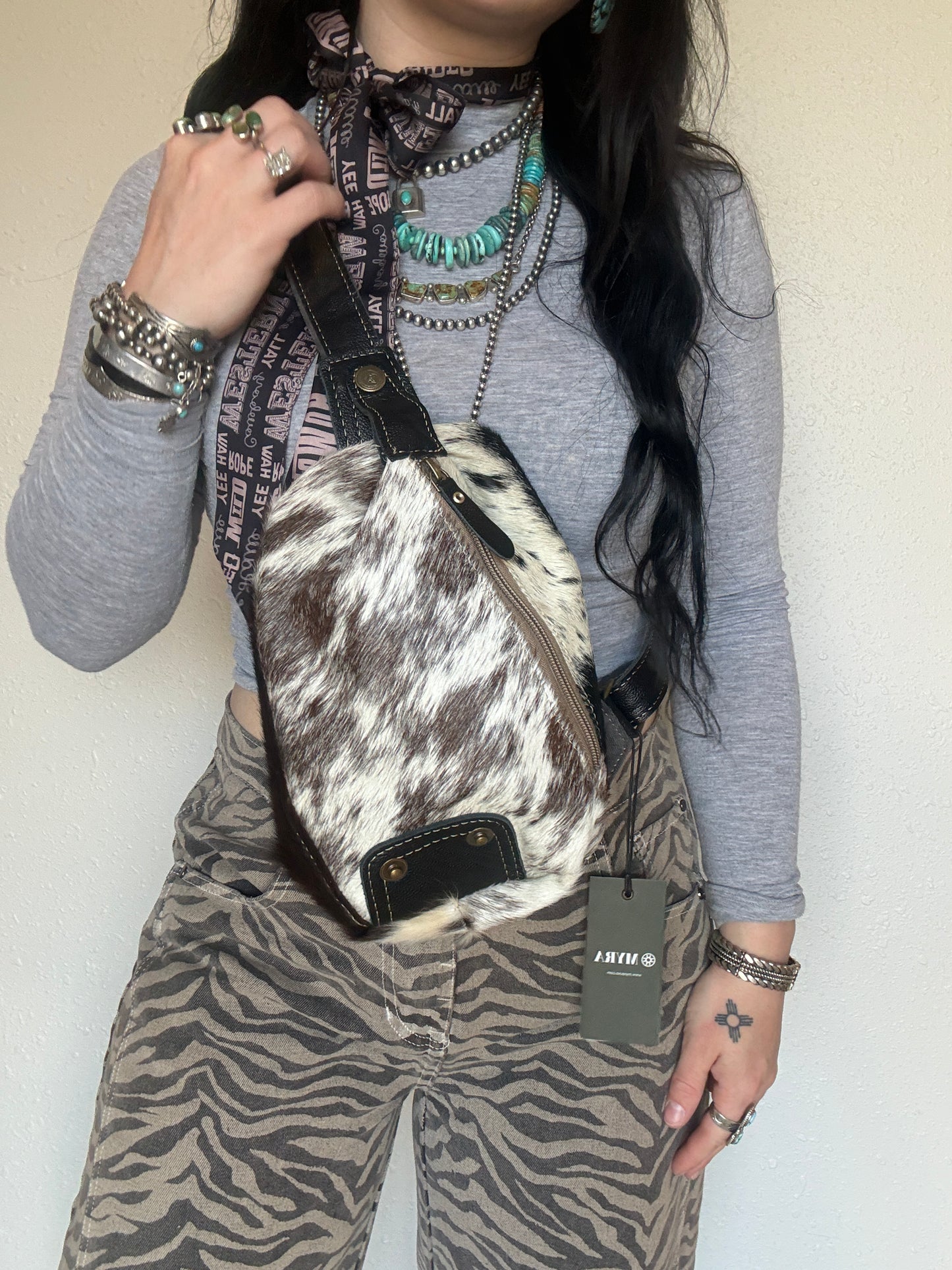 The Ranch Sling Bag *Black & White