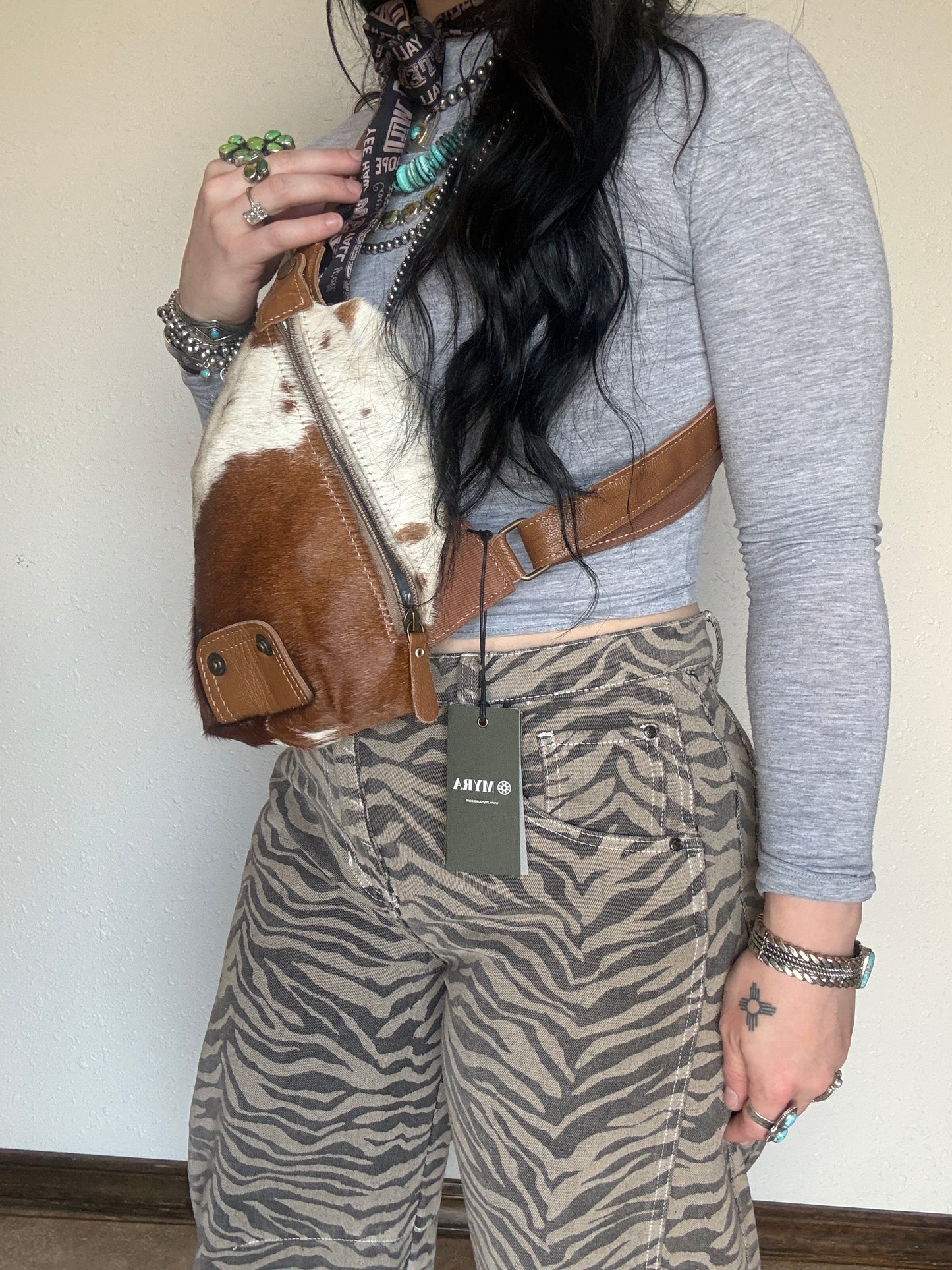 The Ranch Sling Bag *Brown & White