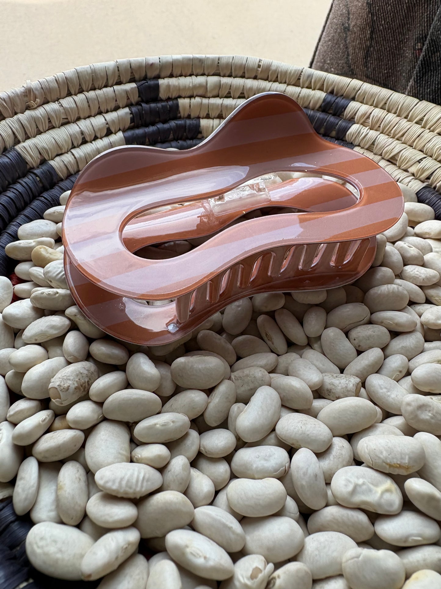 Retro Striped Hollow Claw Clip *Latte