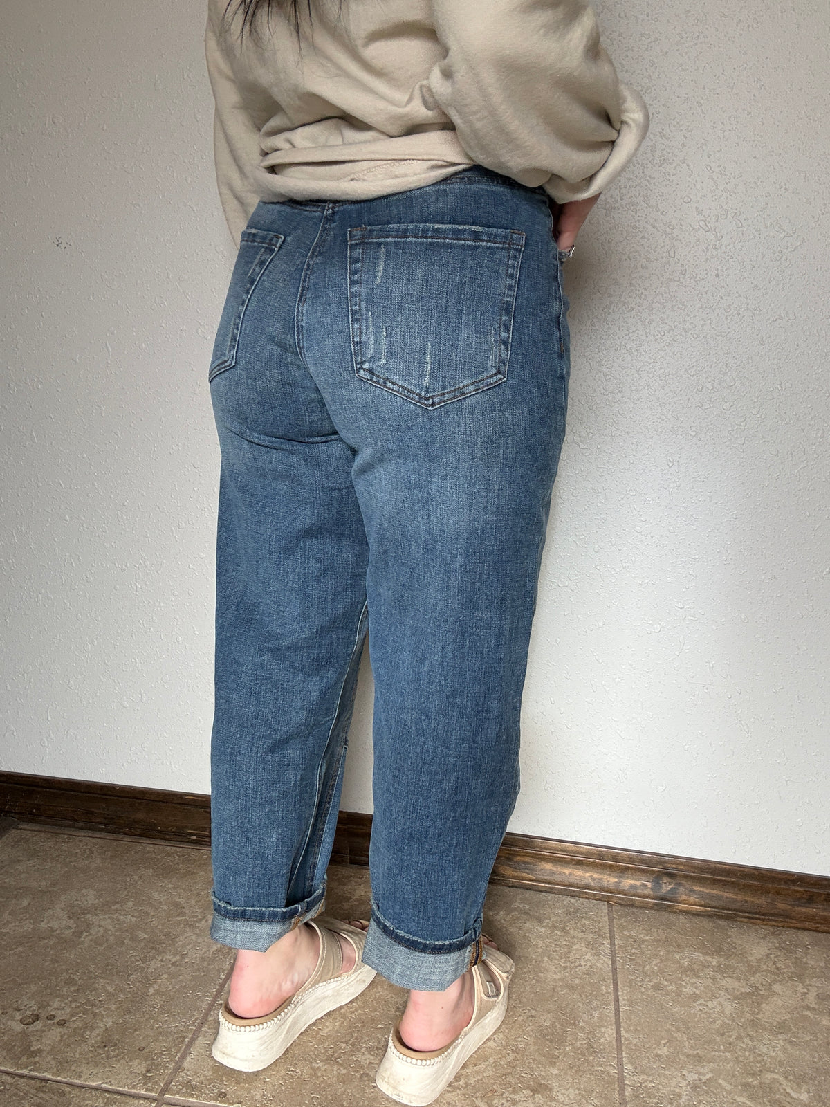 HIGH RISE RELAXED BARREL JEANS MEDIUM WASH