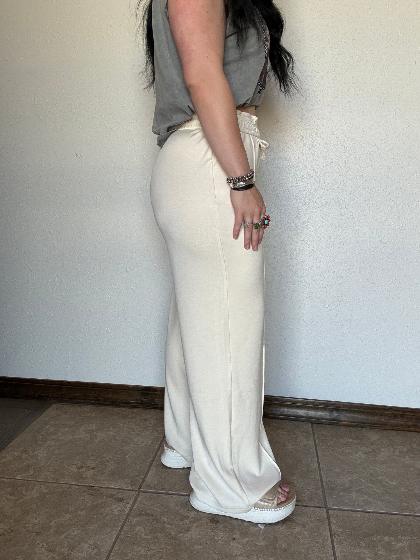 The Cabin Cowgirl Sweatpants *Cream