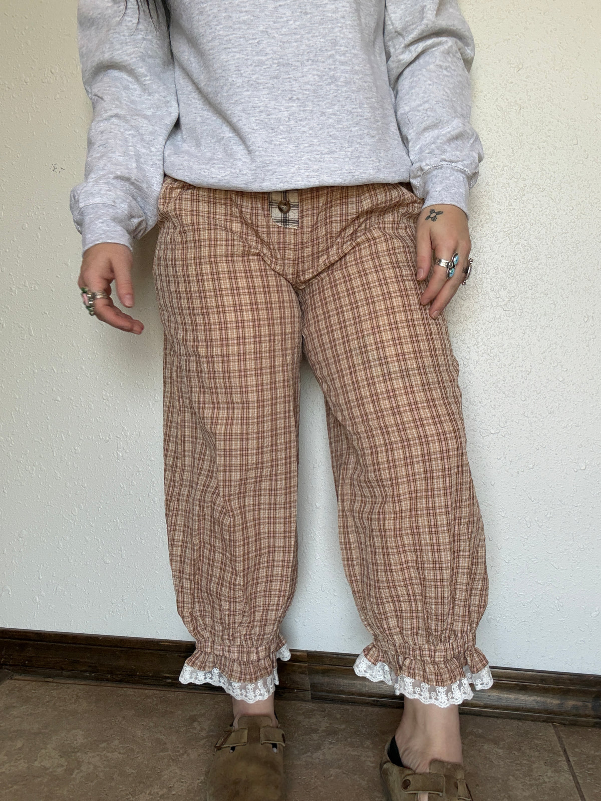 The Bruno Ruffle Pant *Taupe
