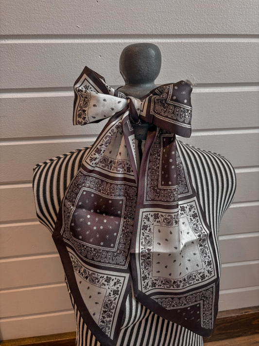 Black Bandanna Twilly